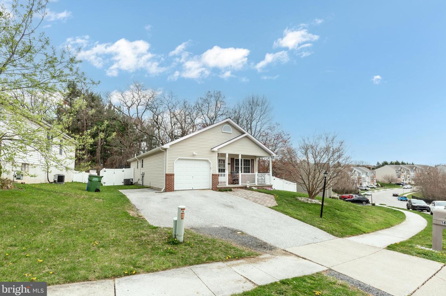 1401 Wanda Dr, Hanover PA  17331-8626 exterior