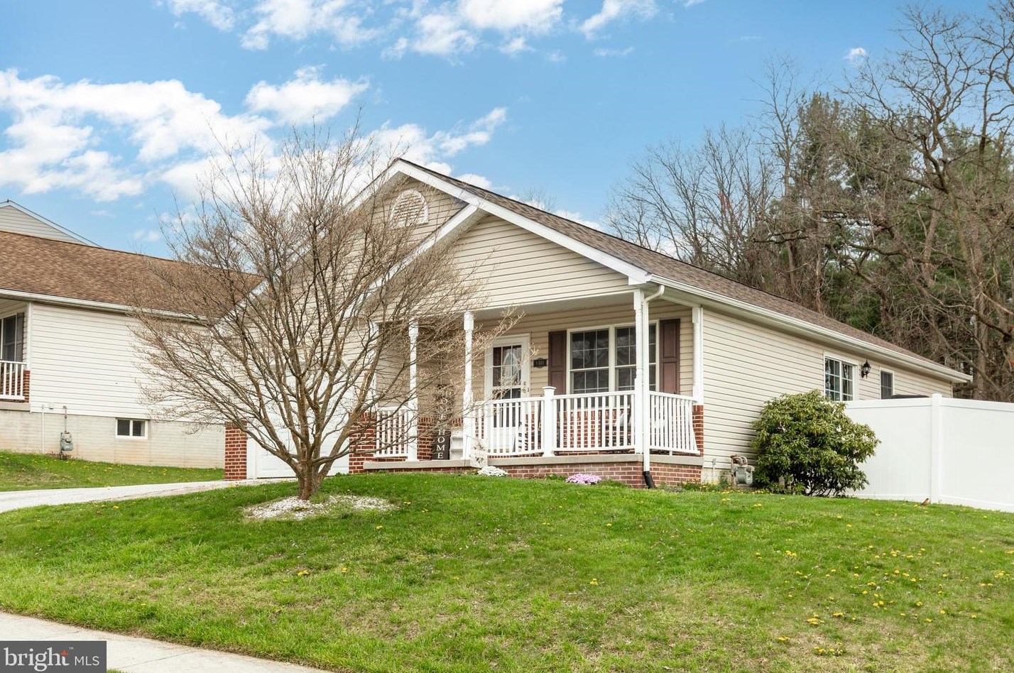 1401 Wanda Dr, Hanover PA  17331-8626 exterior