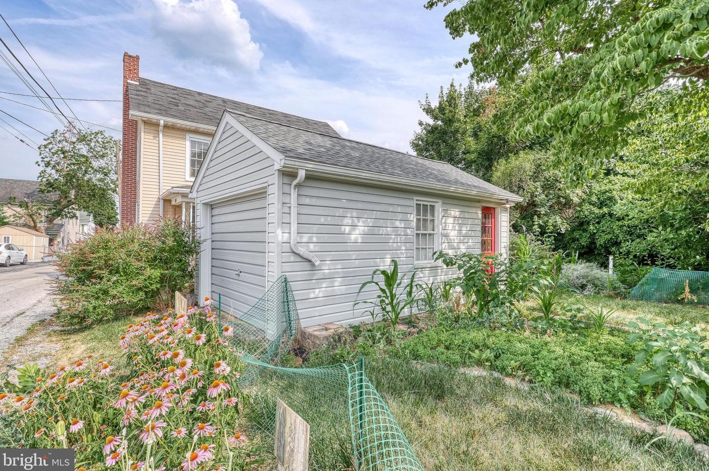 63 George St, Hanover PA 17331-1912 exterior