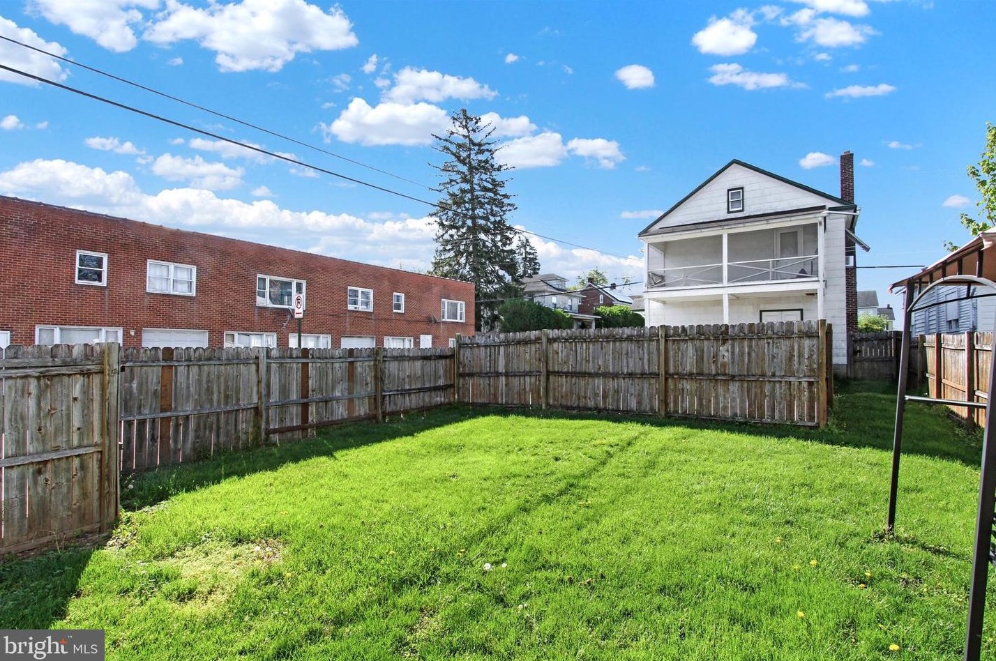 733 York St, Hanover PA 17331-3227 exterior