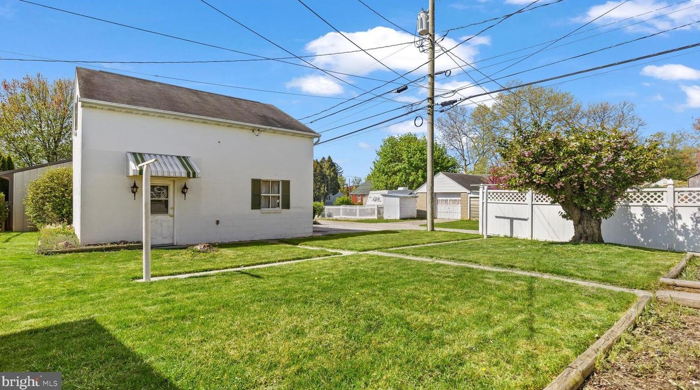 110 Fame Ave, Hanover PA  17331-1535 exterior