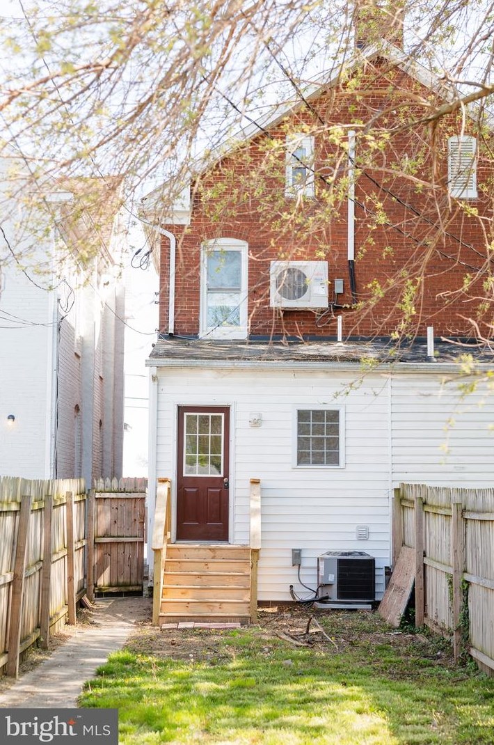 11 Pine St, Hanover PA  17331-2352 exterior