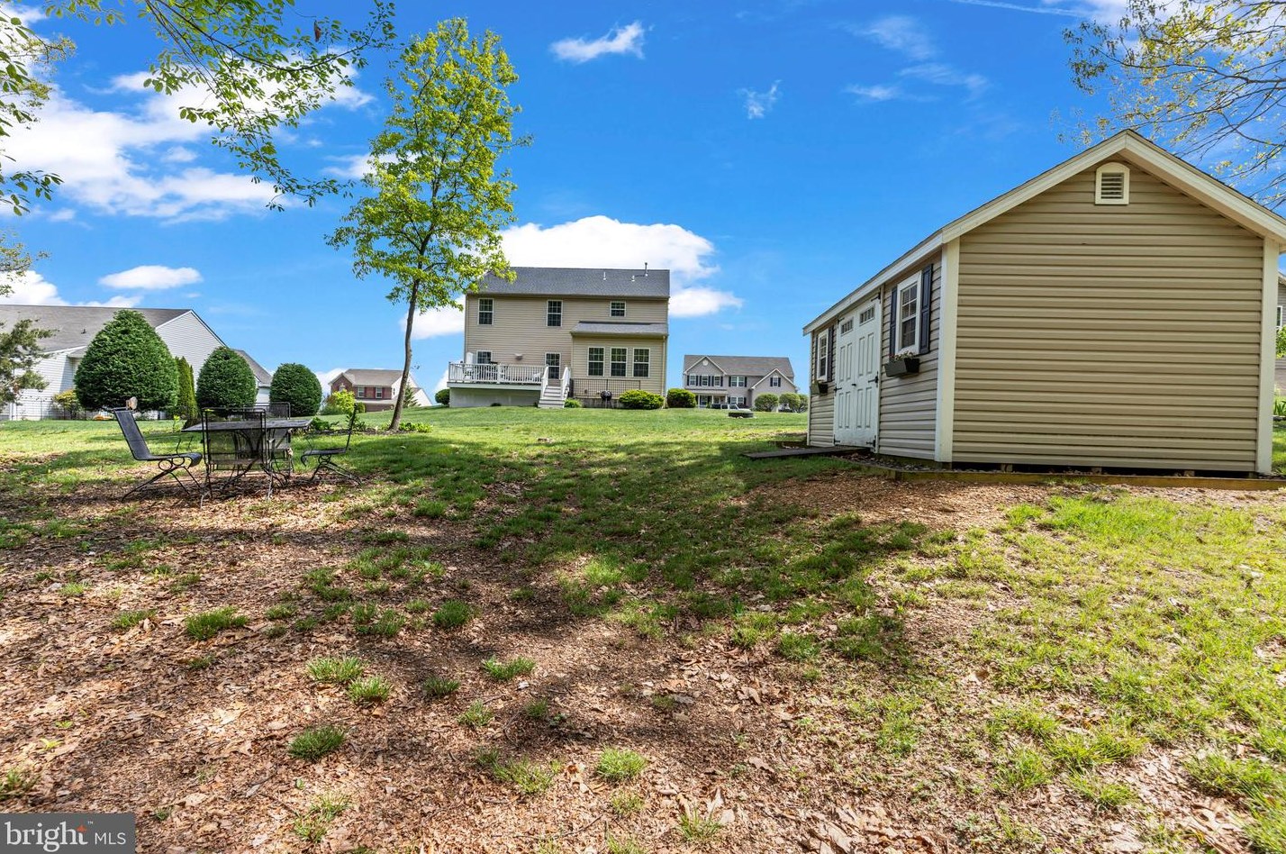 2209 Reservoir Hts Dr, Hanover PA 17331-8327 exterior