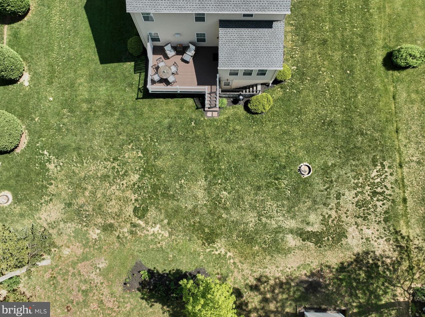 2209 Reservoir Hts Dr, Hanover PA 17331-8327 exterior