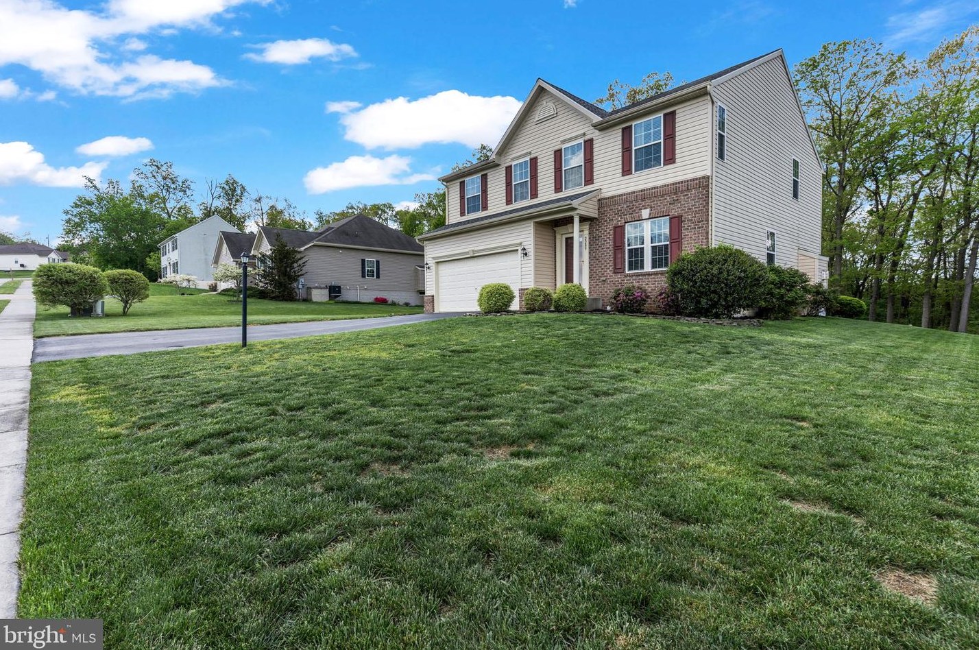 2209 Reservoir Hts Dr, Hanover PA 17331-8327 exterior