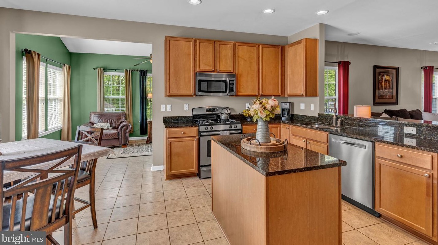 2209 Reservoir Hts Dr, Hanover PA 17331-8327 exterior