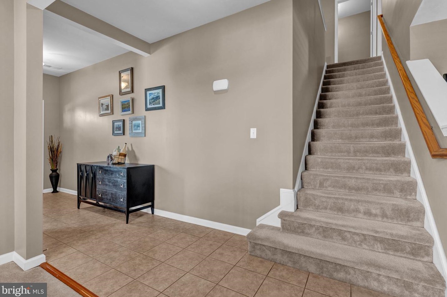 2209 Reservoir Hts Dr, Hanover PA 17331-8327 exterior