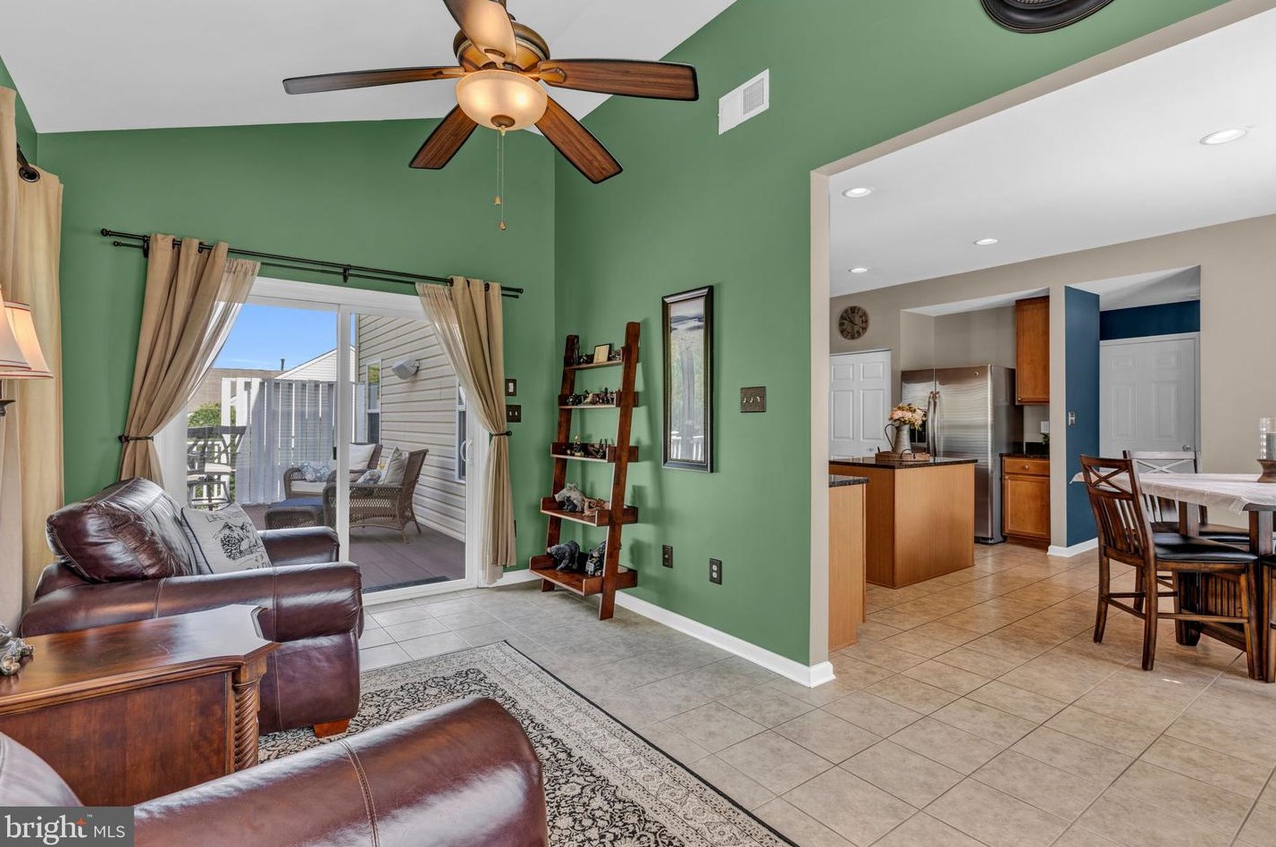 2209 Reservoir Hts Dr, Hanover PA 17331-8327 exterior