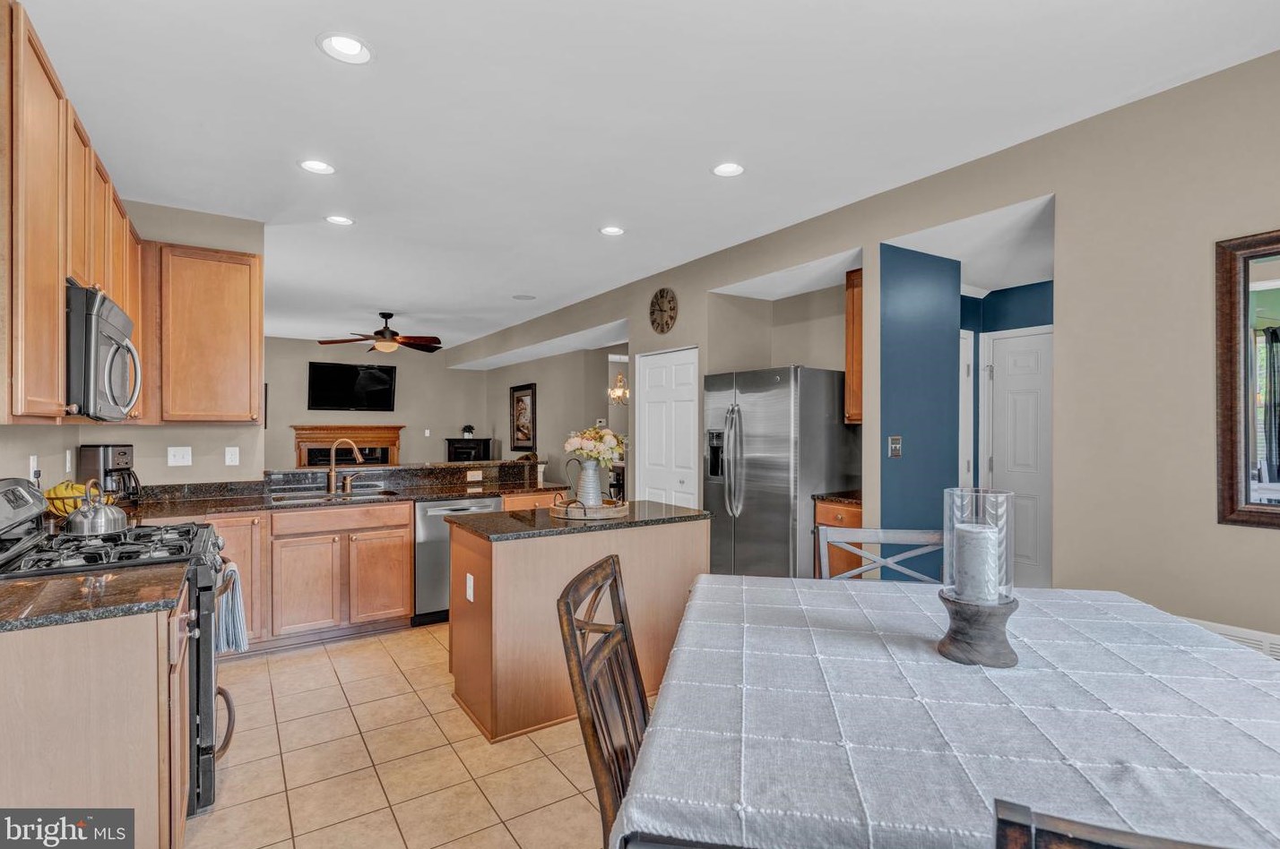 2209 Reservoir Hts Dr, Hanover PA 17331-8327 exterior