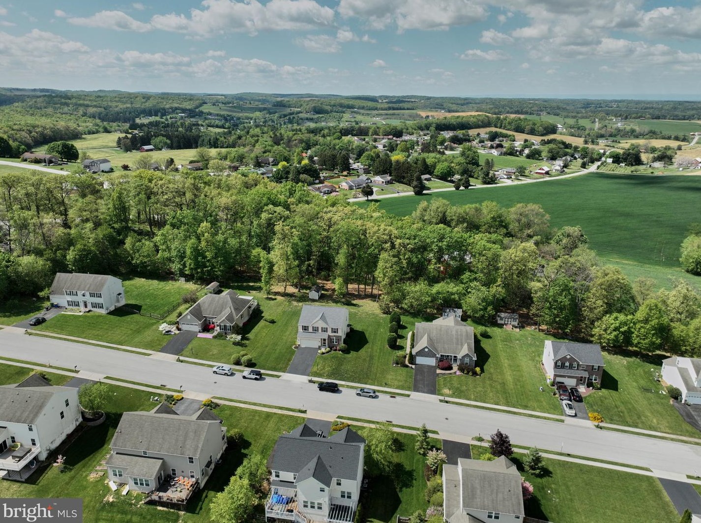 2209 Reservoir Hts Dr, Hanover PA 17331-8327 exterior