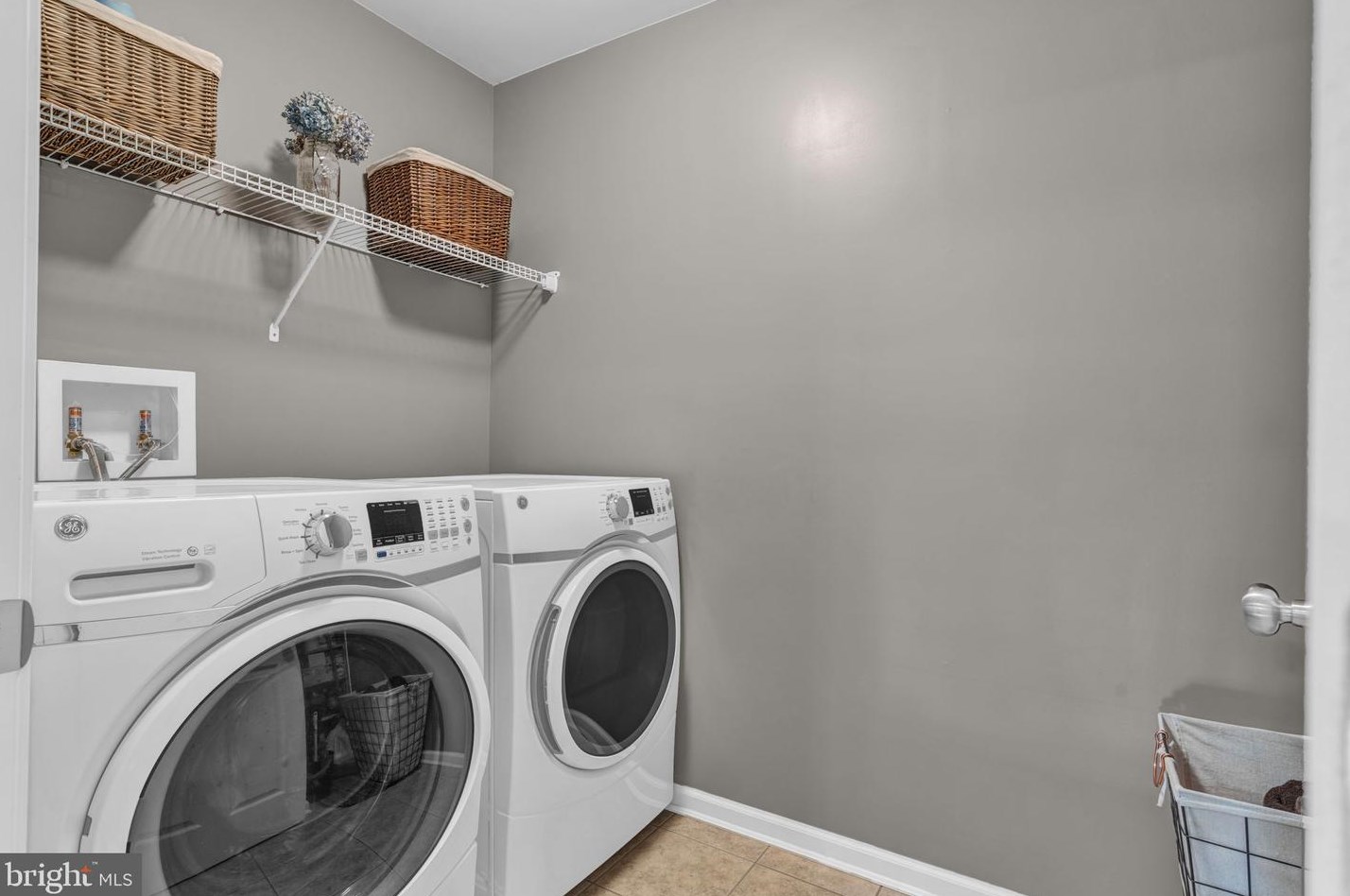 2209 Reservoir Hts Dr, Hanover PA 17331-8327 exterior