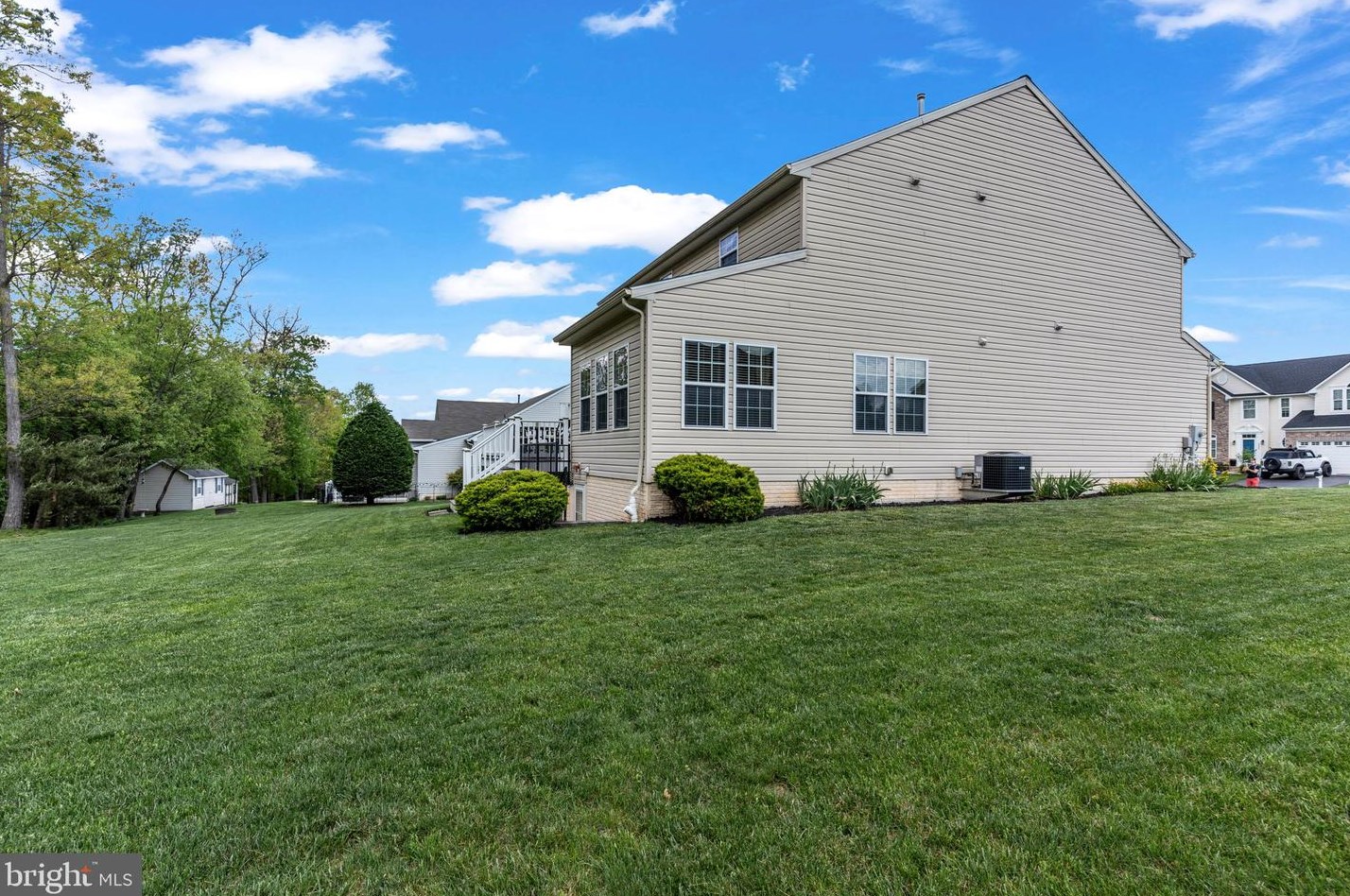 2209 Reservoir Hts Dr, Hanover PA 17331-8327 exterior