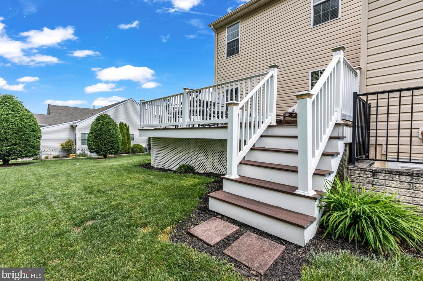 2209 Reservoir Hts Dr, Hanover PA 17331-8327 exterior