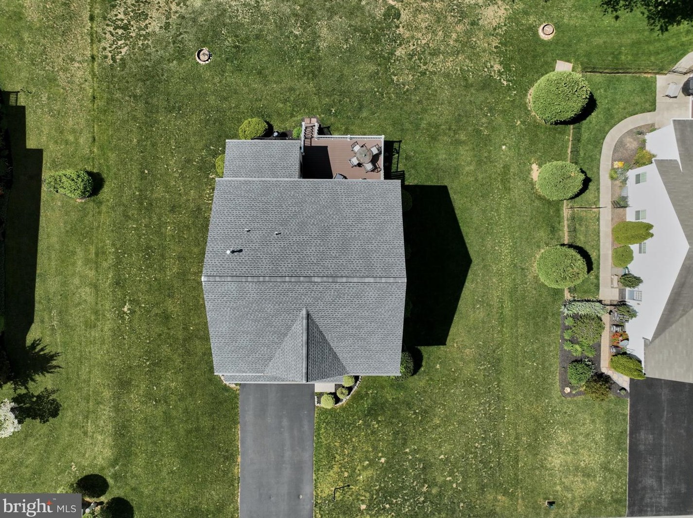 2209 Reservoir Hts Dr, Hanover PA 17331-8327 exterior