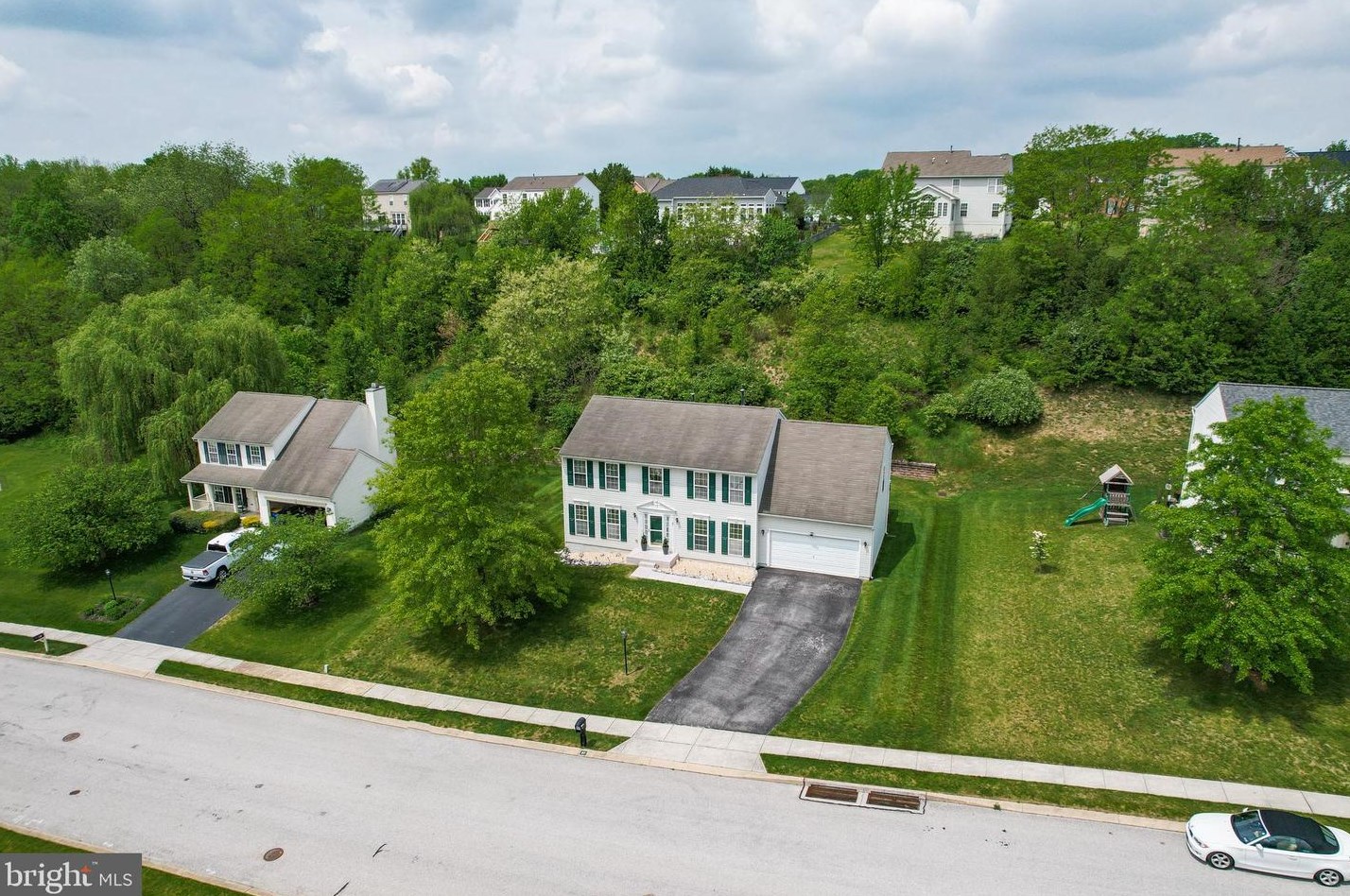 37 Louvain Dr, Hanover PA 17331-8696 exterior