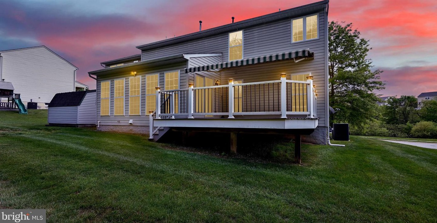 37 Louvain Dr, Hanover PA 17331-8696 exterior