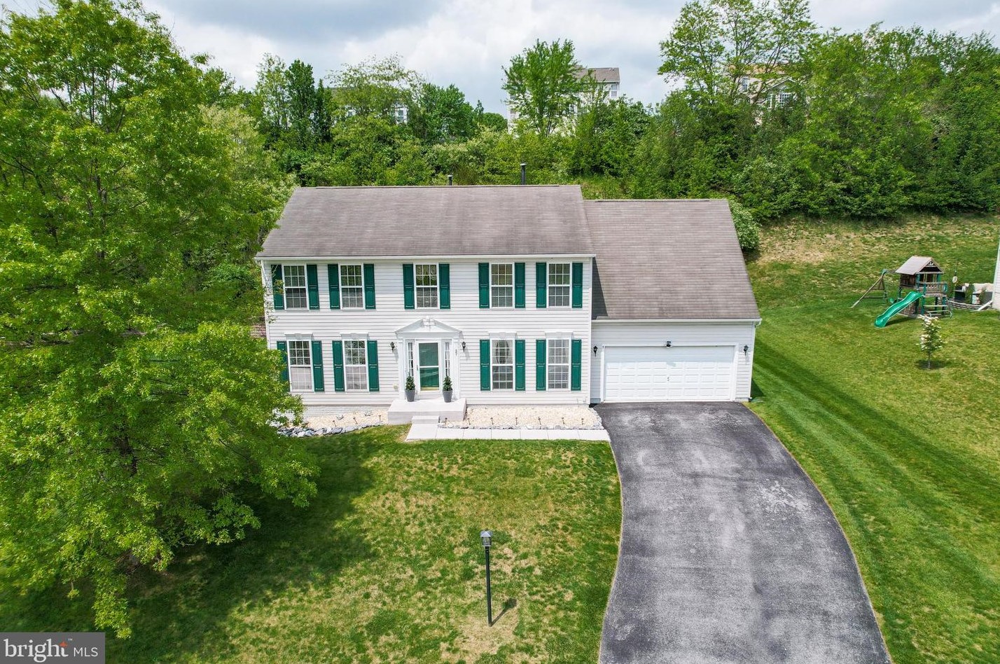 37 Louvain Dr, Hanover PA 17331-8696 exterior