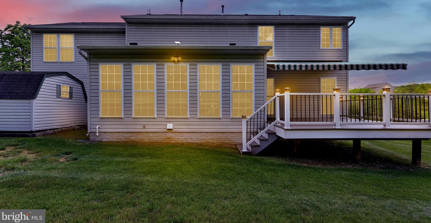 37 Louvain Dr, Hanover PA 17331-8696 exterior