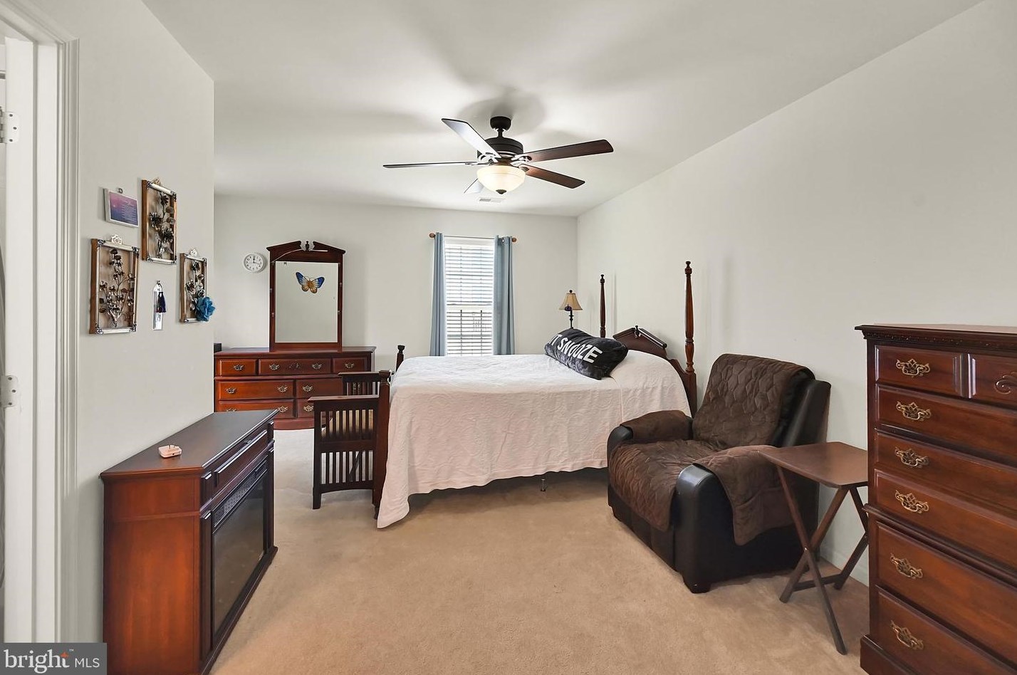 37 Louvain Dr, Hanover PA 17331-8696 exterior