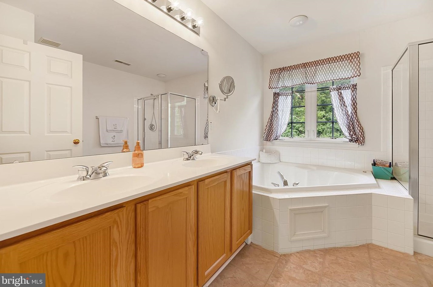 37 Louvain Dr, Hanover PA 17331-8696 exterior