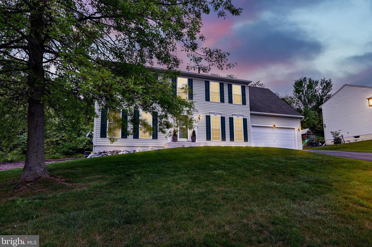 37 Louvain Dr, Hanover PA 17331-8696 exterior