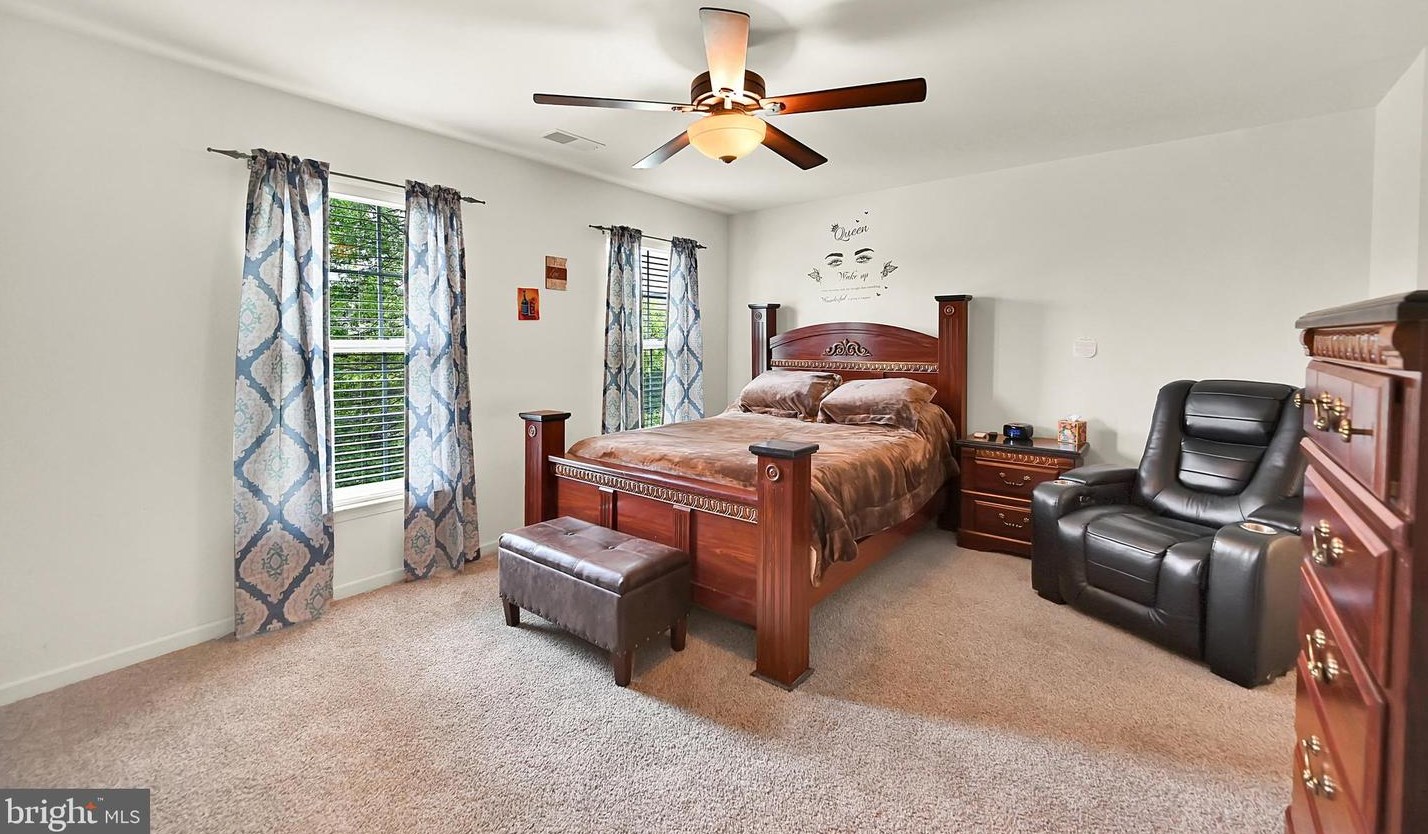 37 Louvain Dr, Hanover PA 17331-8696 exterior