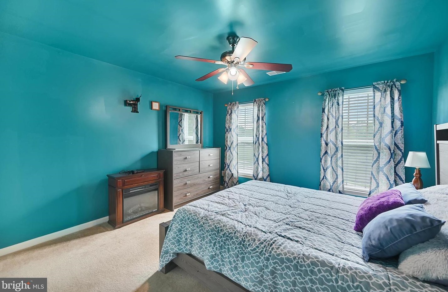 37 Louvain Dr, Hanover PA 17331-8696 exterior