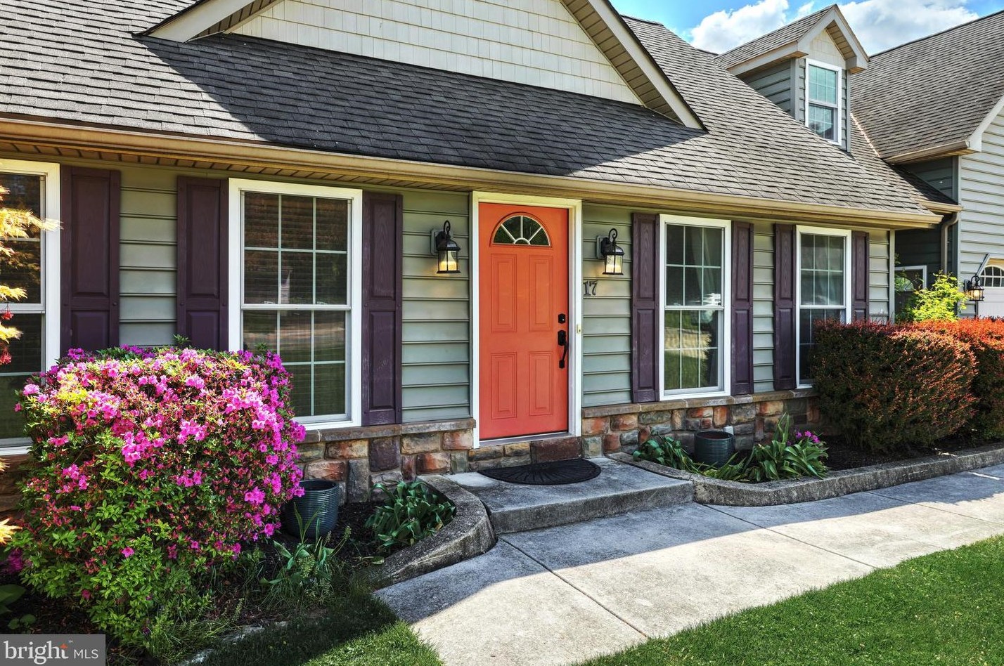 17 Campus Ave, Spring Grove PA  17362-1413 exterior
