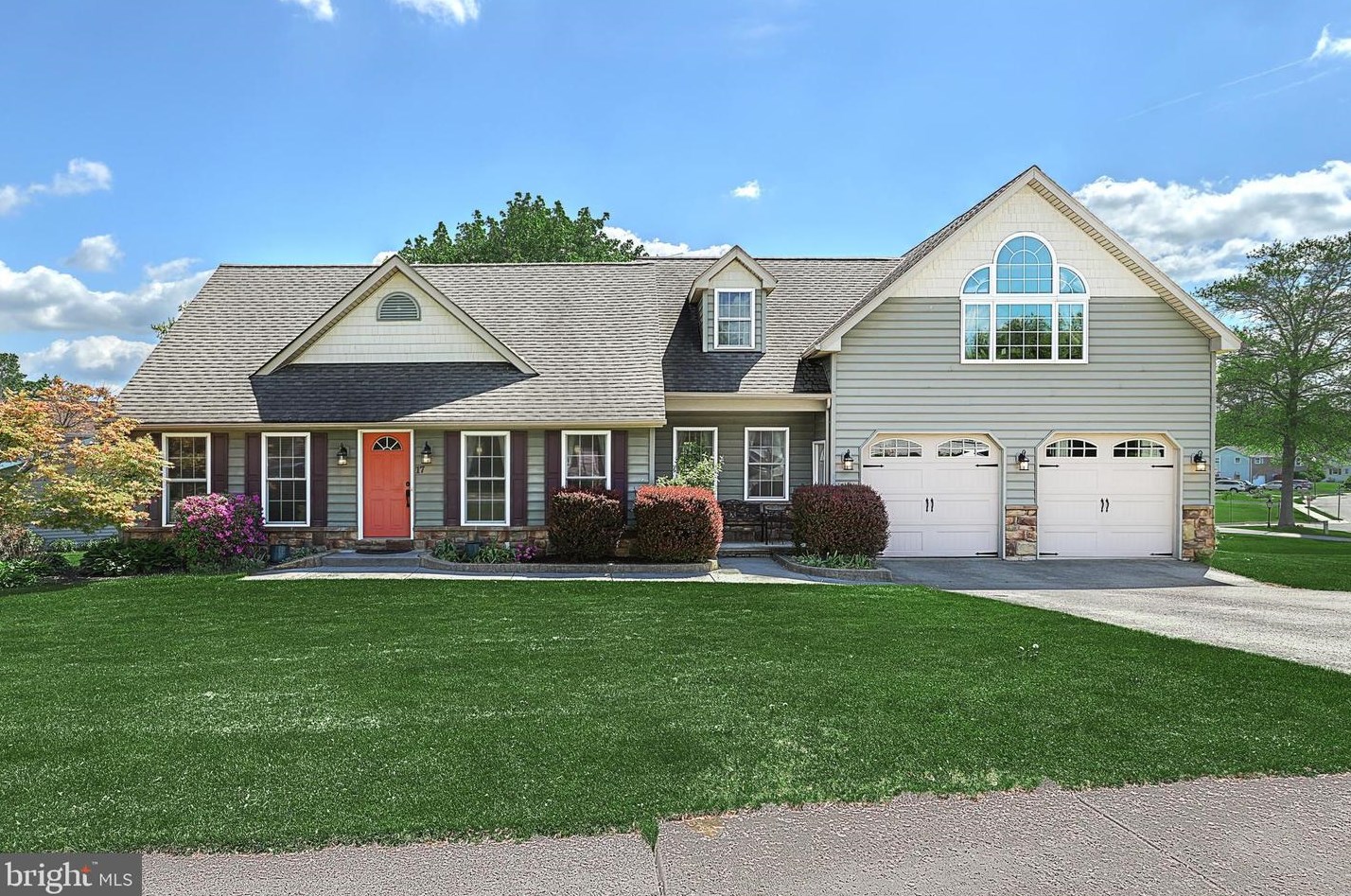 17 Campus Ave, Spring Grove PA  17362-1413 exterior