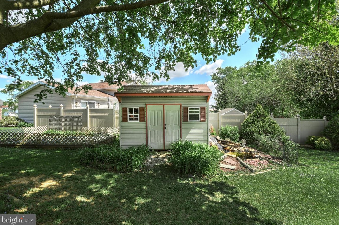 17 Campus Ave, Spring Grove PA  17362-1413 exterior