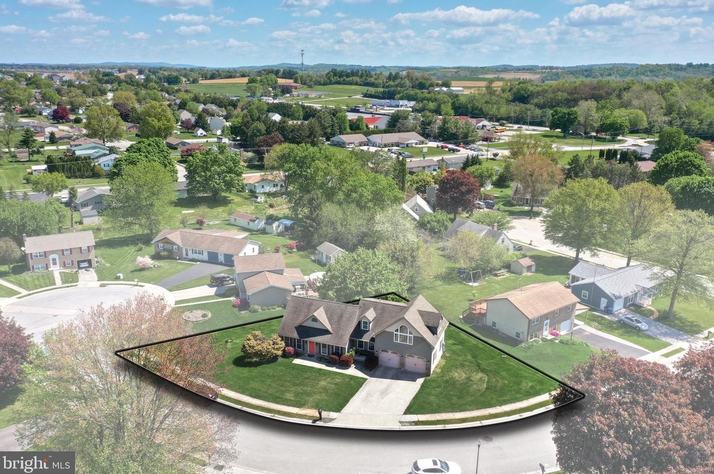 17 Campus Ave, Spring Grove PA  17362-1413 exterior