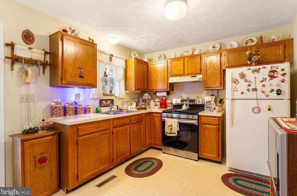 354 Jasmine Dr, Hanover PA 17331-3465 exterior