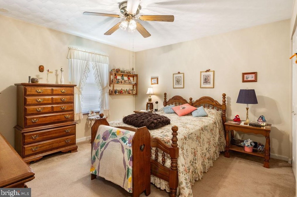 354 Jasmine Dr, Hanover PA 17331-3465 exterior