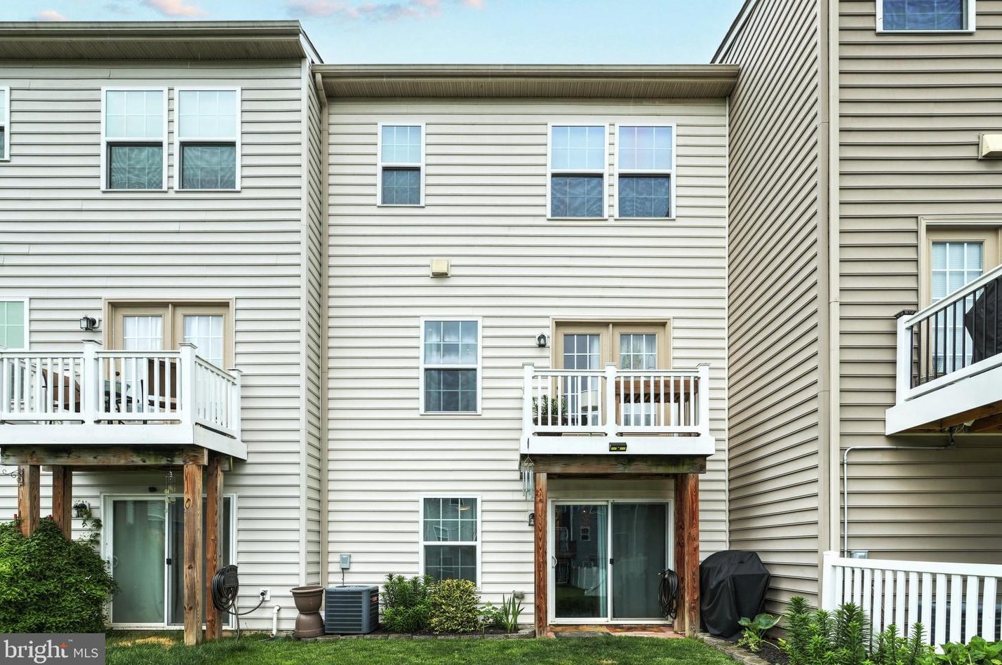 48 Ctr St, Hanover PA 17331-2829 exterior