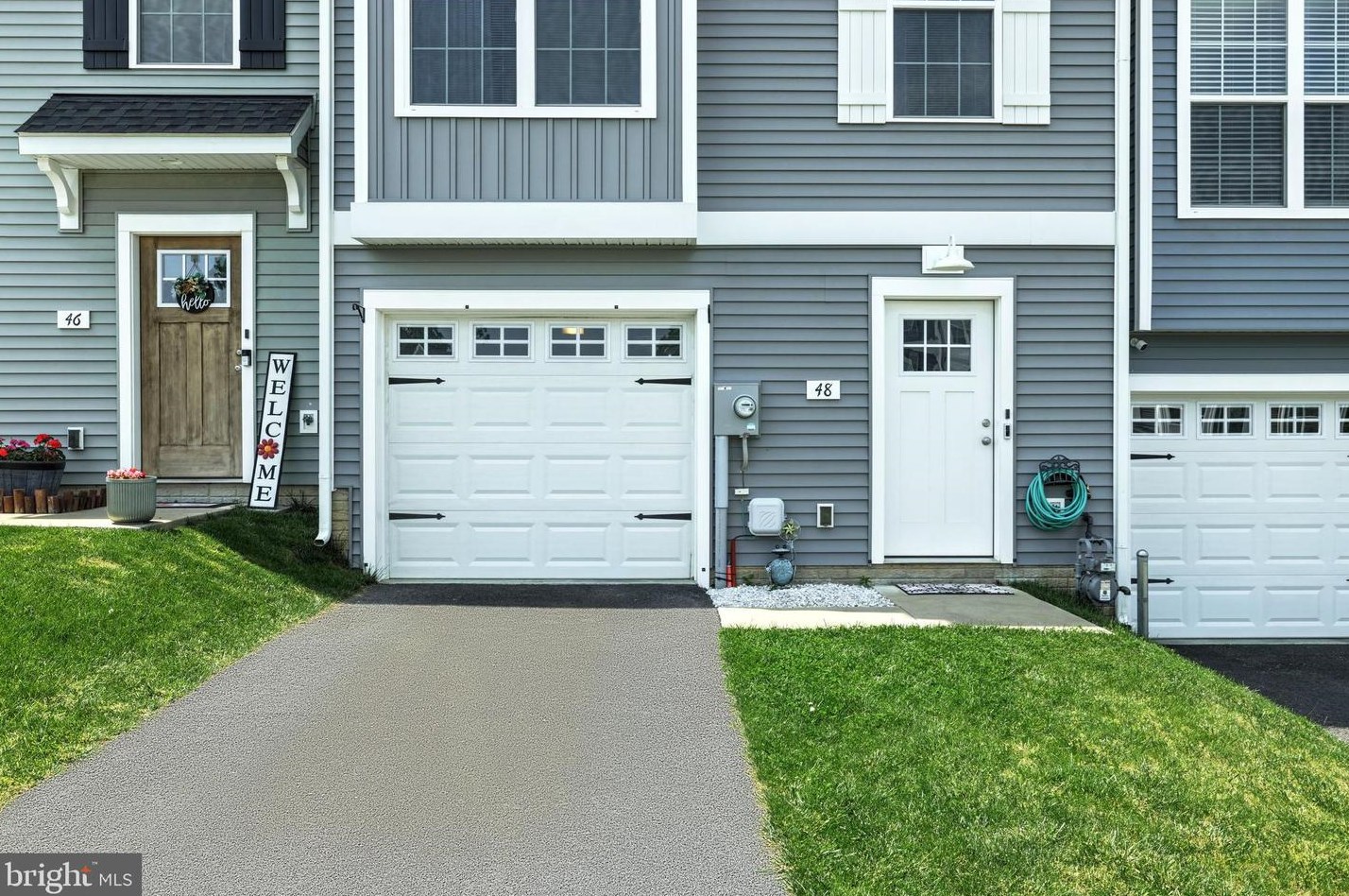 48 Overlook Dr, Hanover PA 17331-9136 exterior