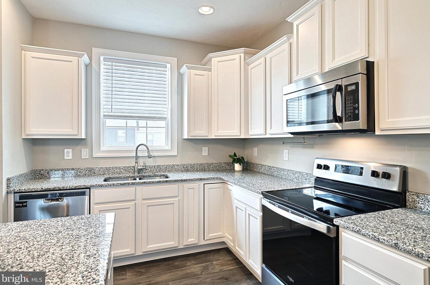 48 Overlook Dr, Hanover PA 17331-9136 exterior