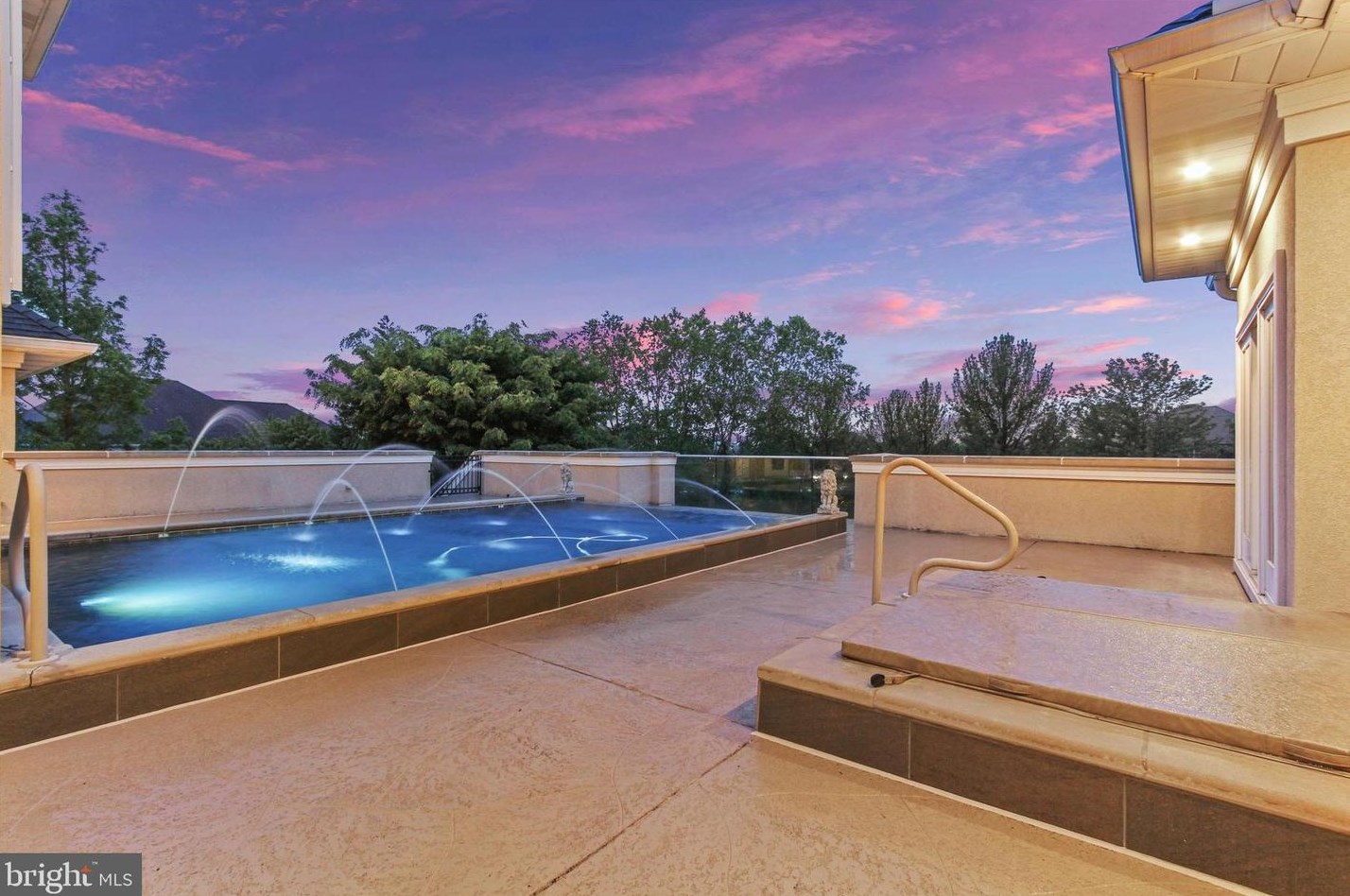 280 Thornhill Dr, Hanover PA  17331-7973 exterior