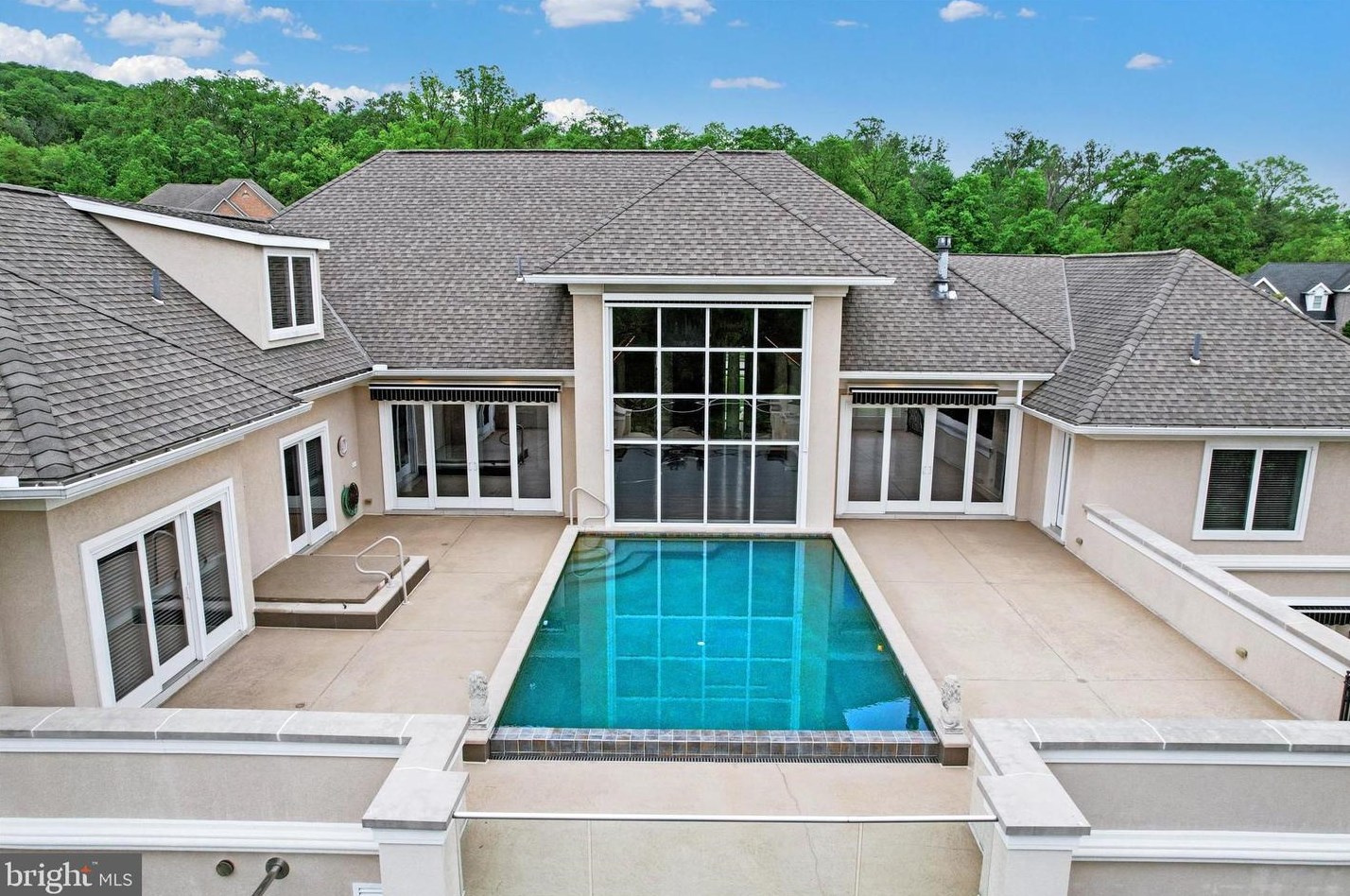 280 Thornhill Dr, Hanover PA  17331-7973 exterior