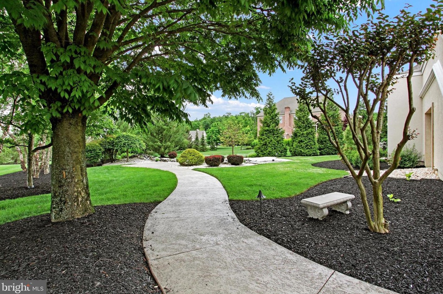 280 Thornhill Dr, Hanover PA  17331-7973 exterior