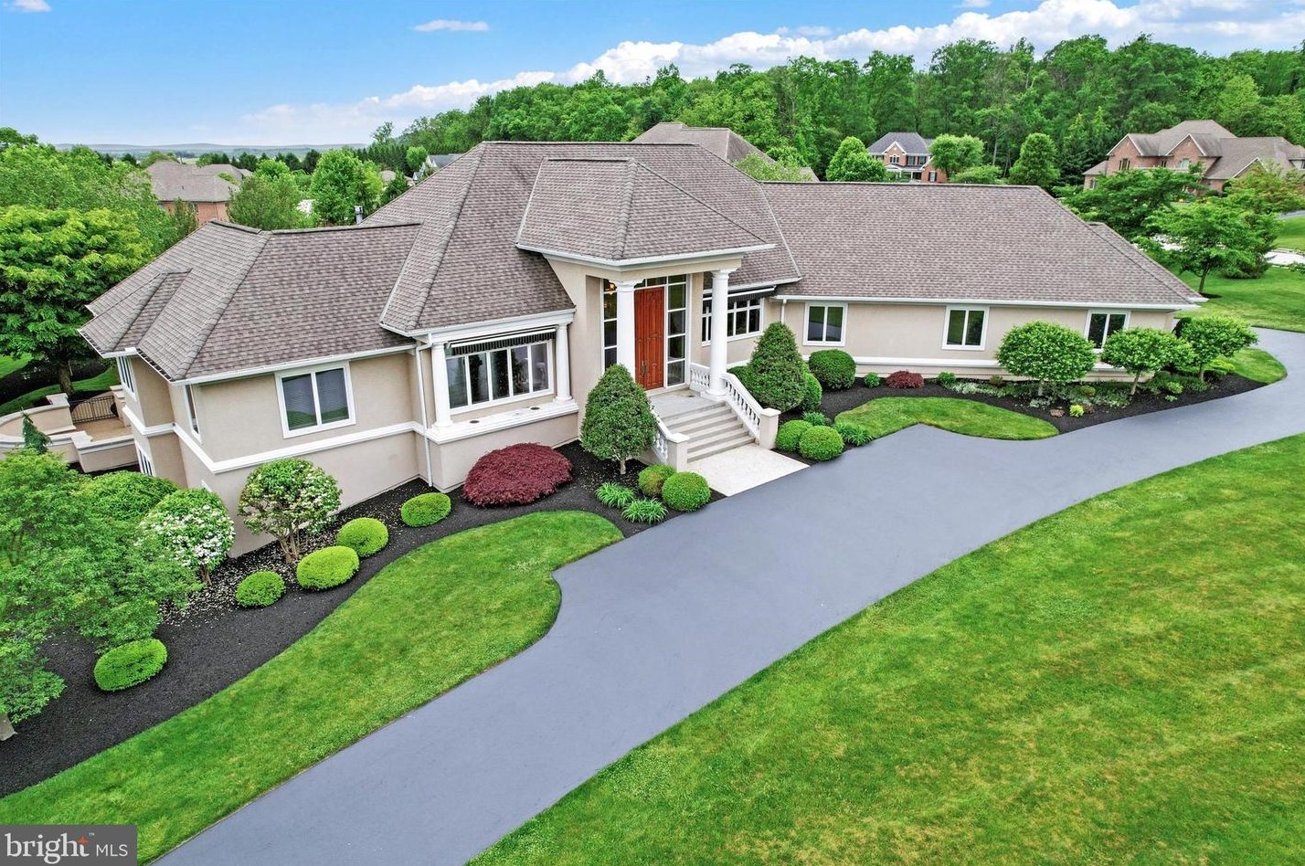 280 Thornhill Dr, Hanover PA  17331-7973 exterior