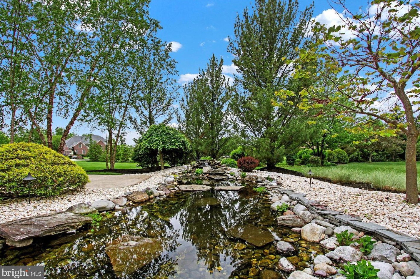 280 Thornhill Dr, Hanover PA  17331-7973 exterior