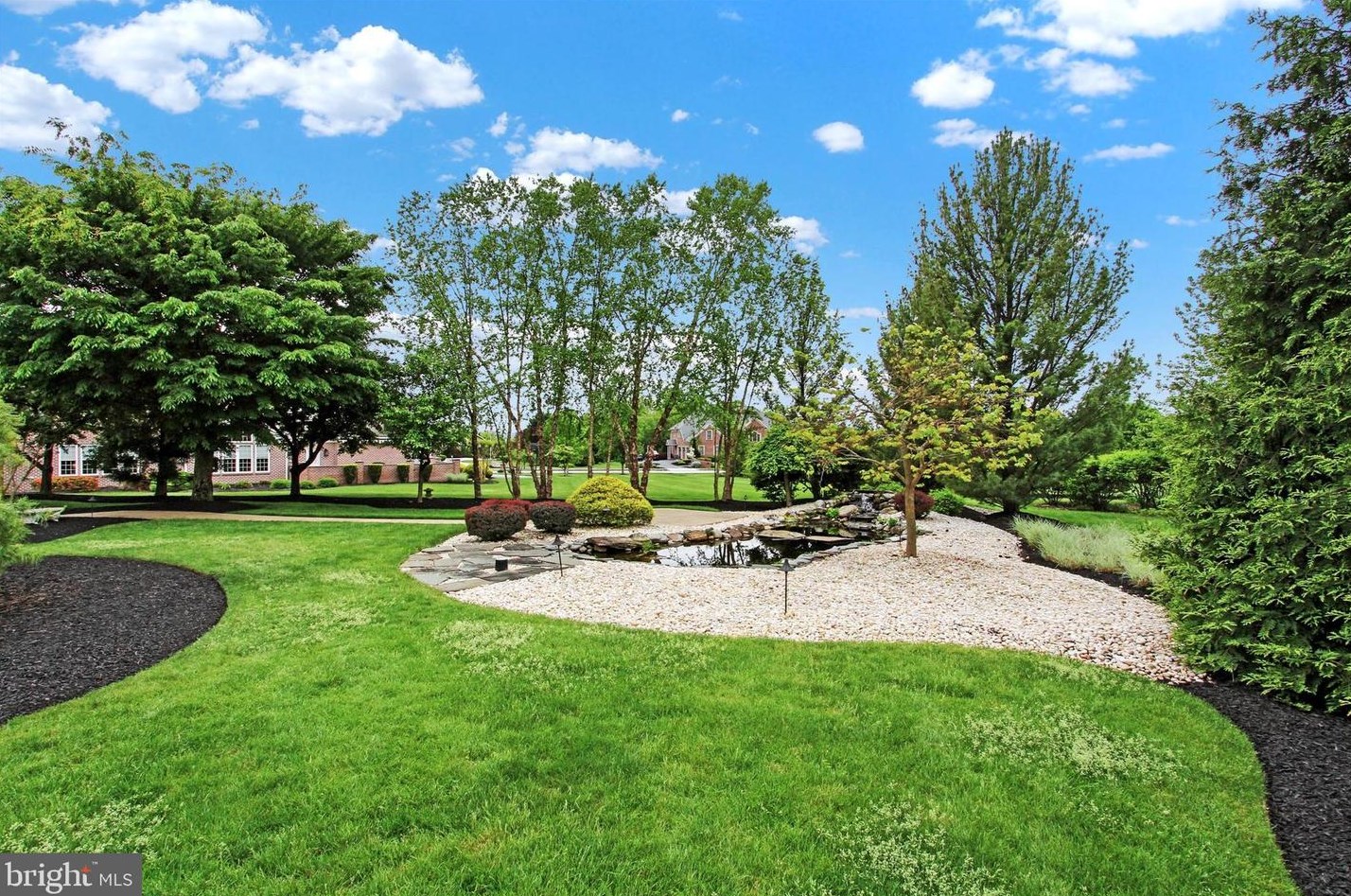 280 Thornhill Dr, Hanover PA  17331-7973 exterior