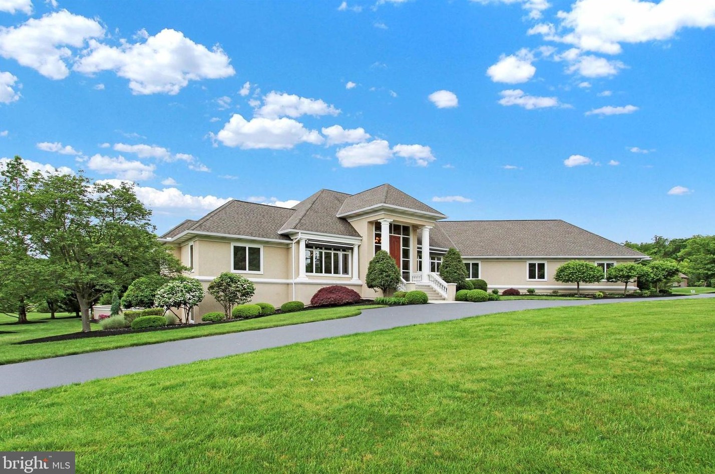 280 Thornhill Dr, Hanover PA  17331-7973 exterior