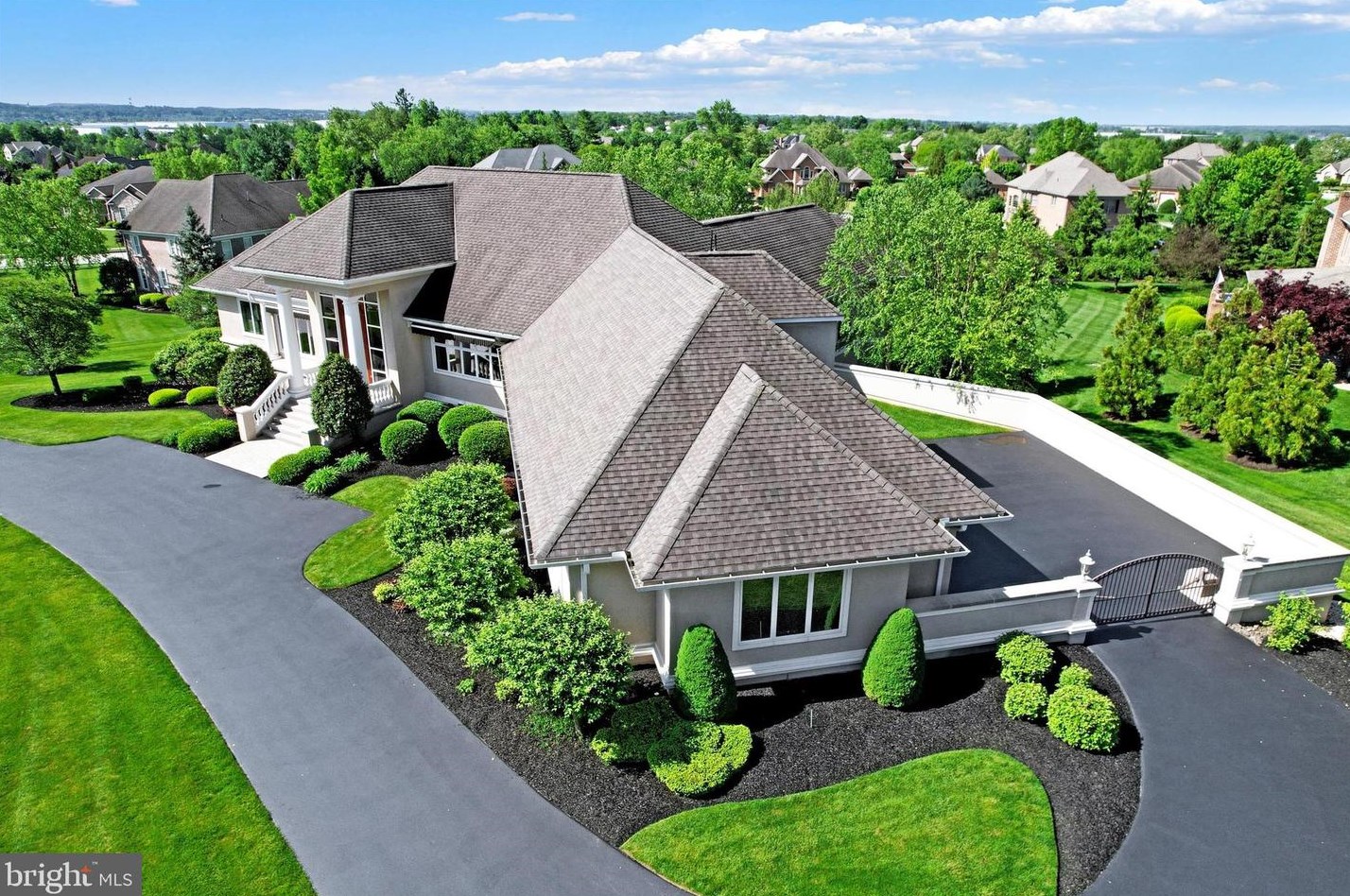 280 Thornhill Dr, Hanover PA  17331-7973 exterior