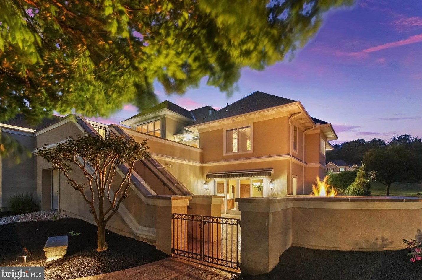 280 Thornhill Dr, Hanover PA  17331-7973 exterior