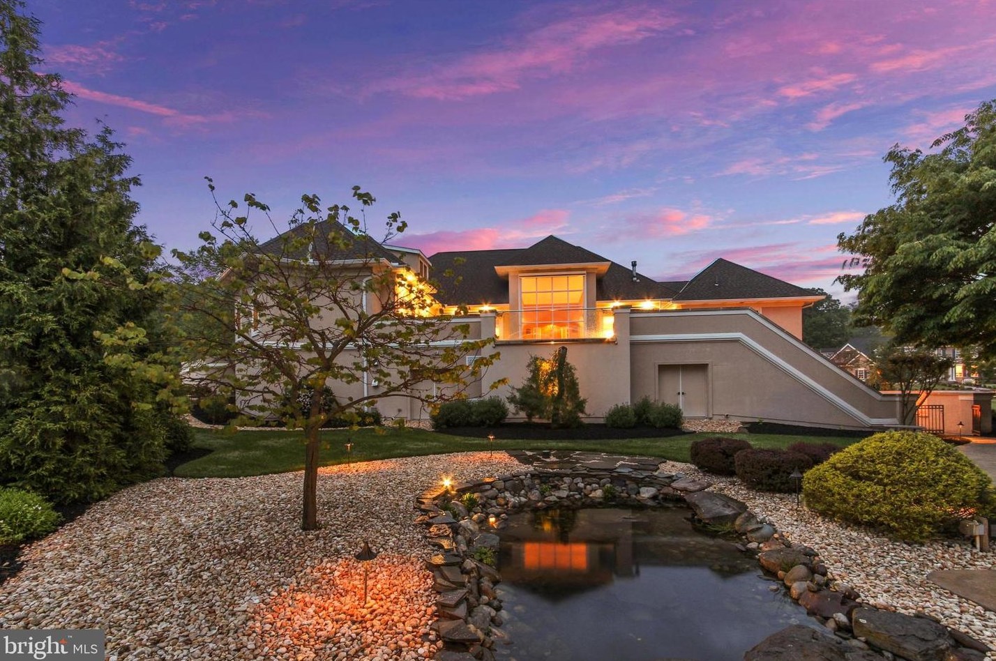 280 Thornhill Dr, Hanover PA  17331-7973 exterior