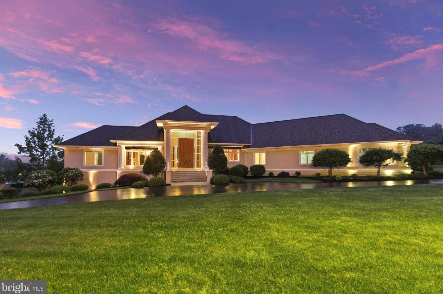 280 Thornhill Dr, Hanover PA  17331-7973 exterior