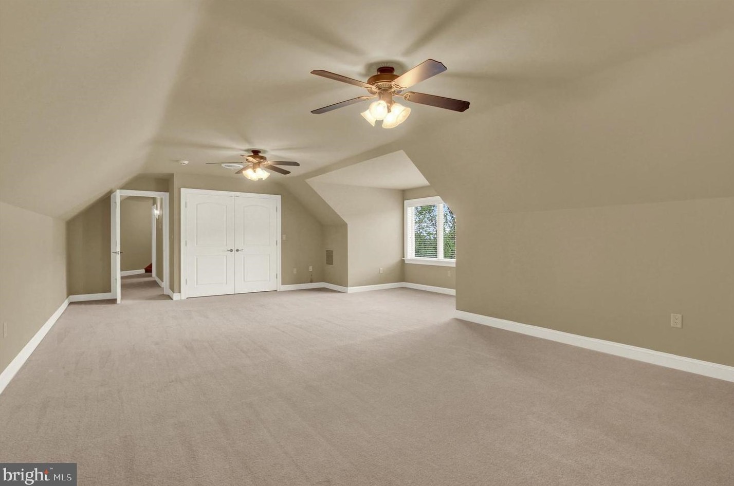 280 Thornhill Dr, Hanover PA  17331-7973 exterior