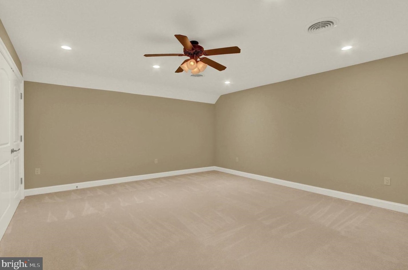 280 Thornhill Dr, Hanover PA  17331-7973 exterior