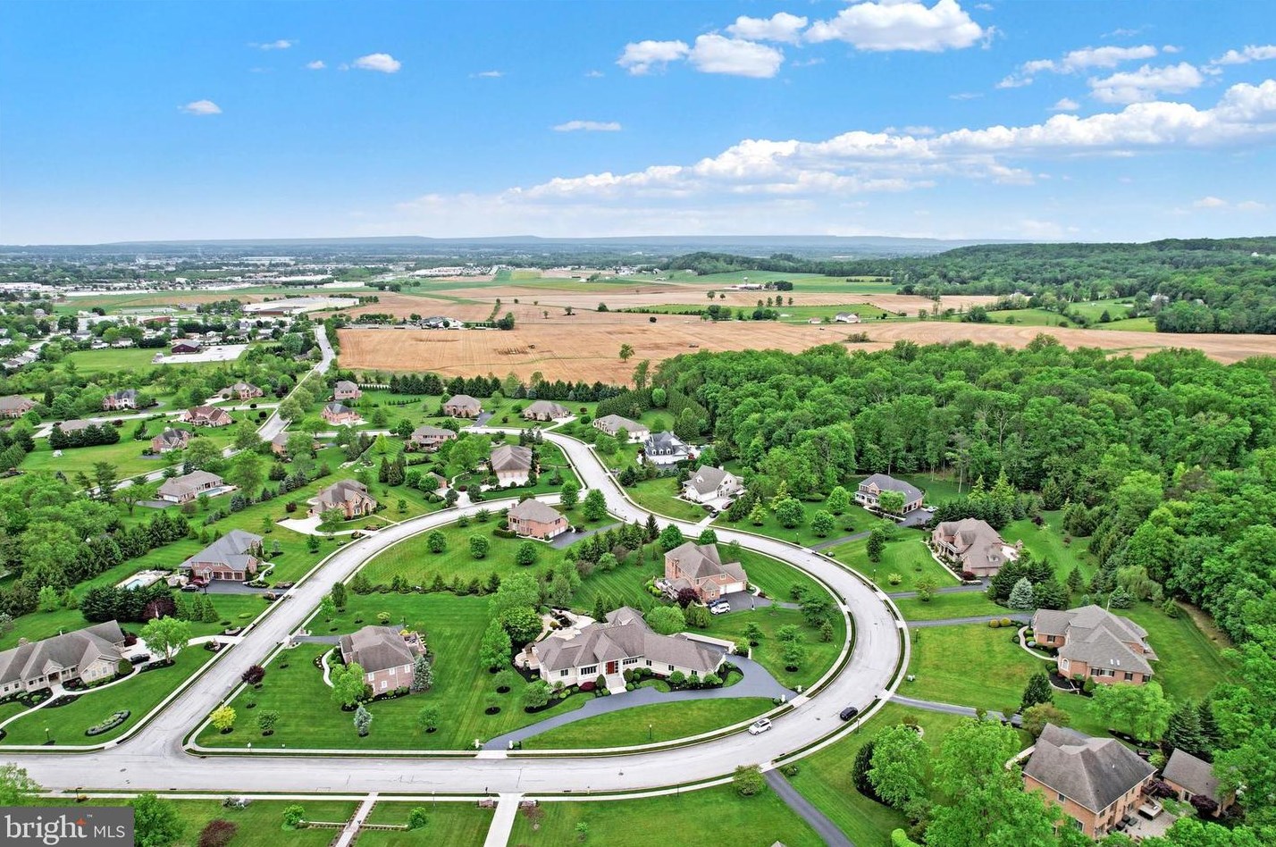 280 Thornhill Dr, Hanover PA  17331-7973 exterior